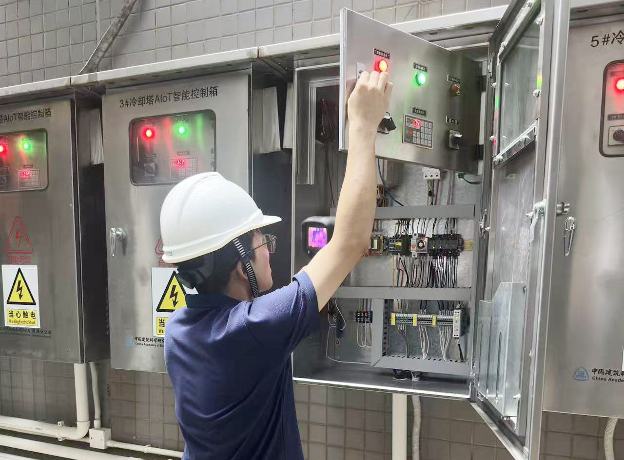 建筑接地与防雷系统现场电气消防检测作业照片