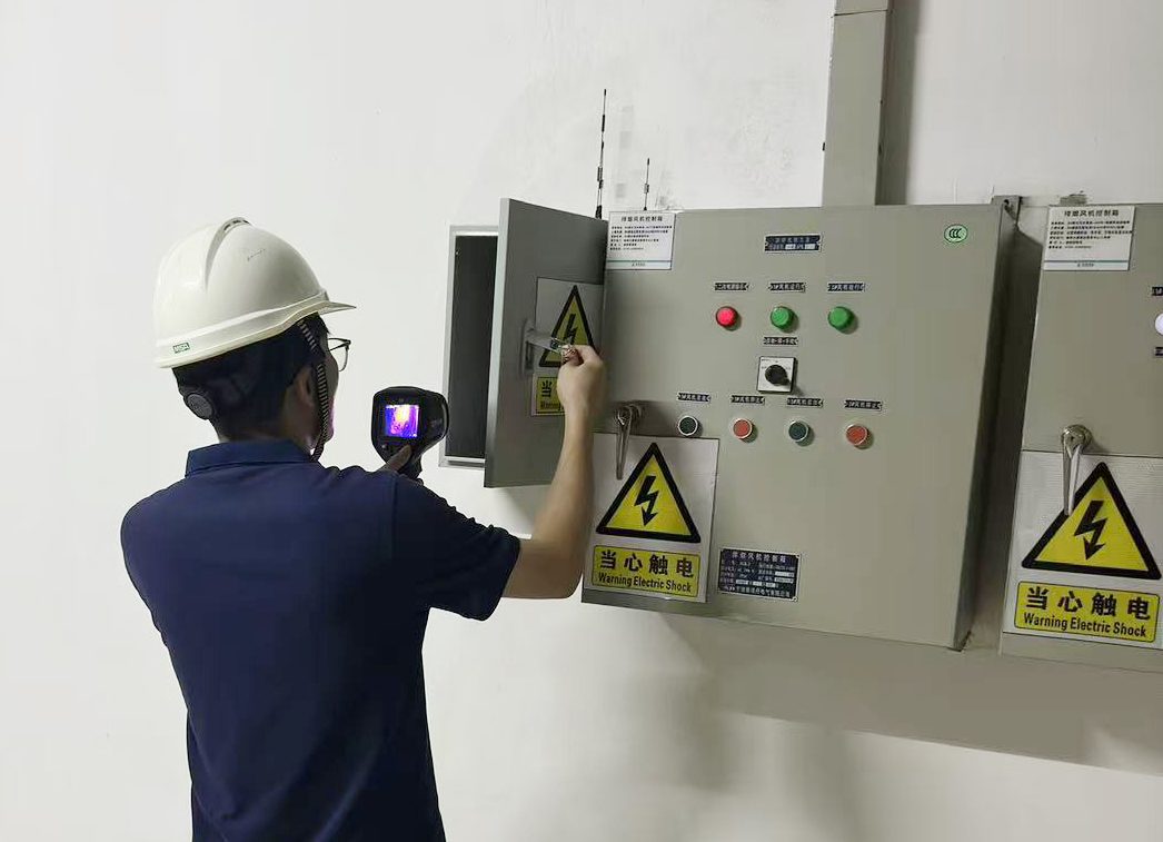 使用年限较长的电气线路现场电气消防检测作业照片